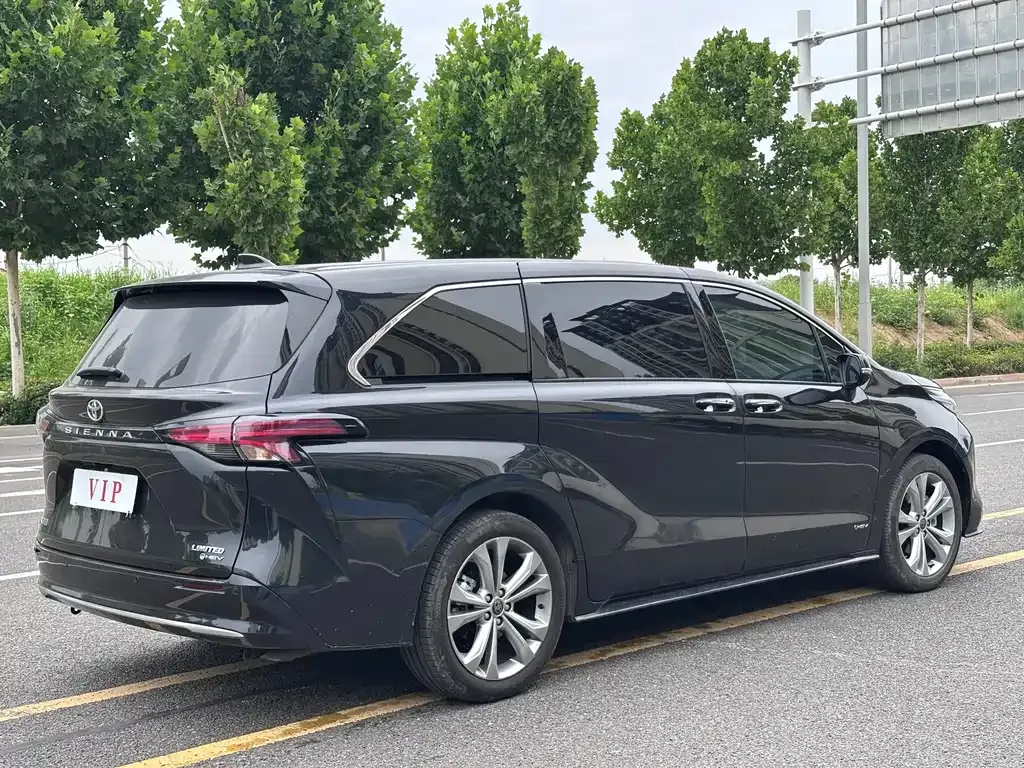 Toyota Sienna — фото 4