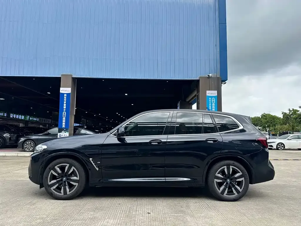 BMW iX3 — фото 5