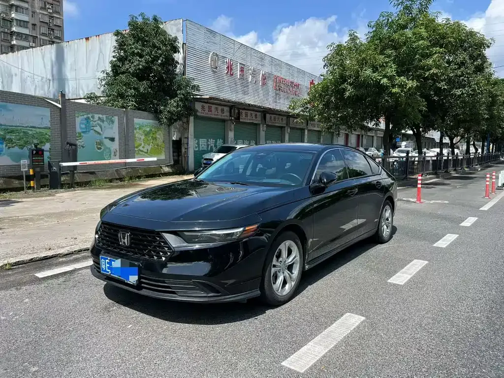 Honda Accord — фото 1