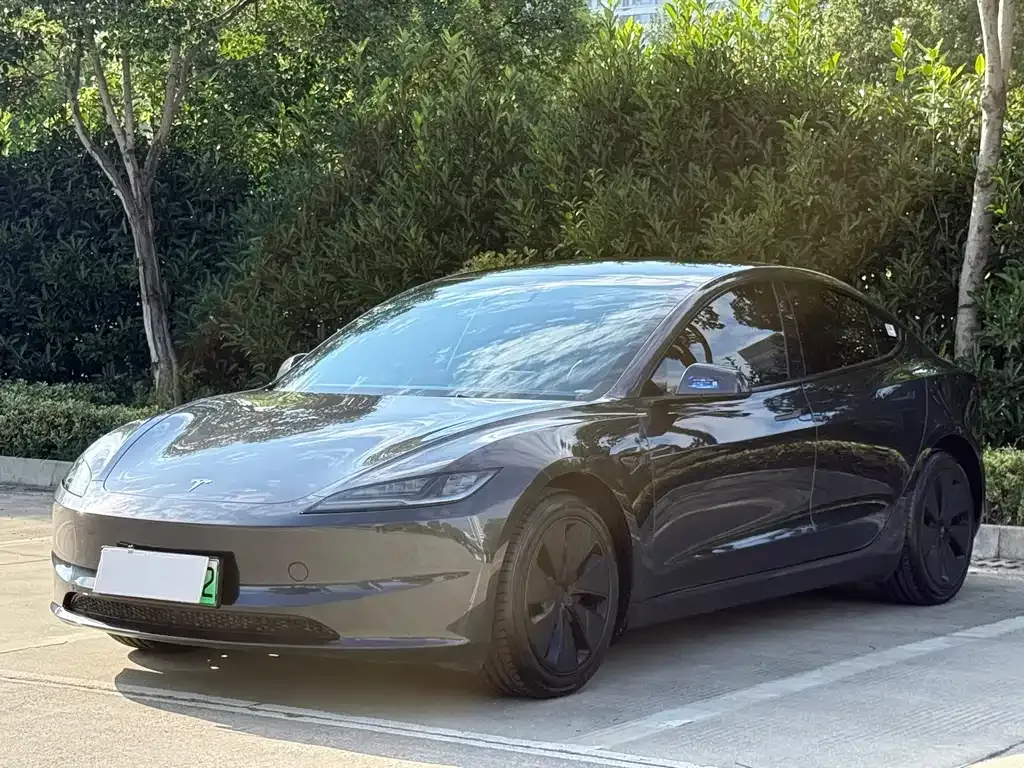 Tesla Model 3 — фото 1