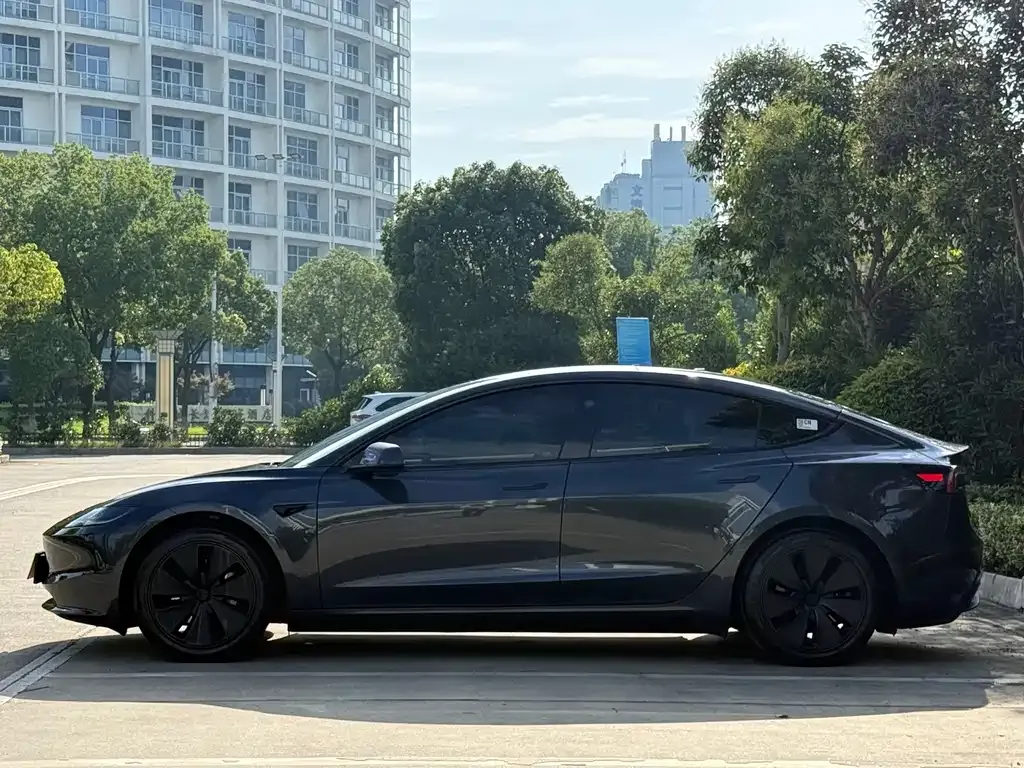 Tesla Model 3 — фото 9