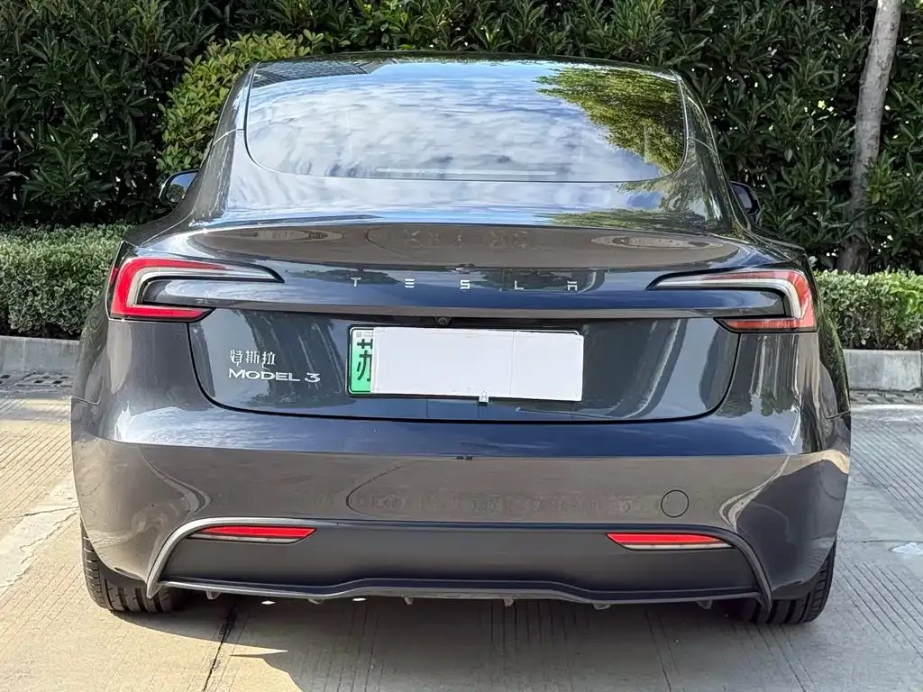 Tesla Model 3 — фото 5