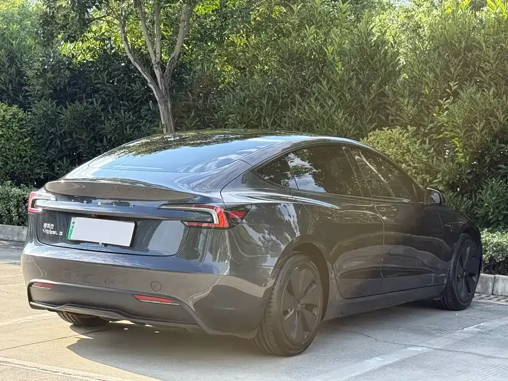 Tesla Model 3 — фото 10