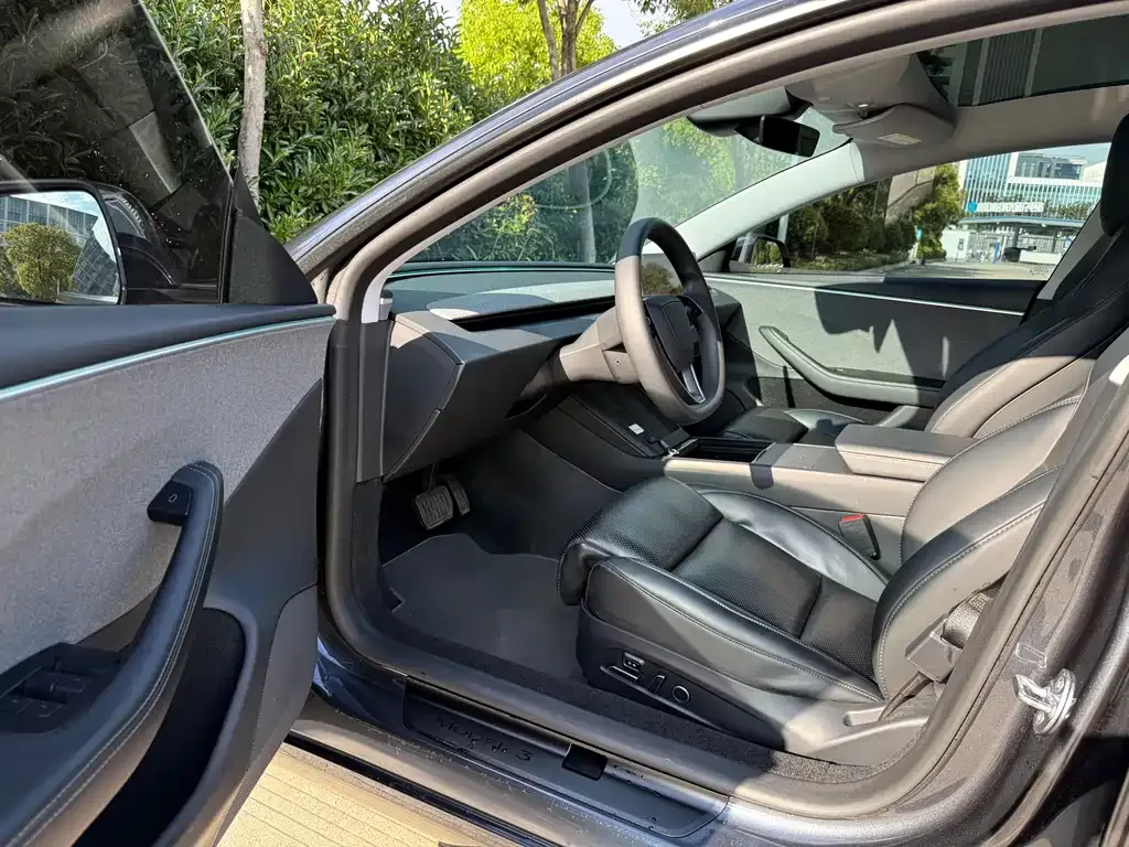 Tesla Model 3 — фото 7