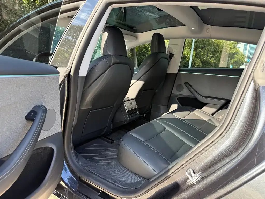 Tesla Model 3 — фото 6