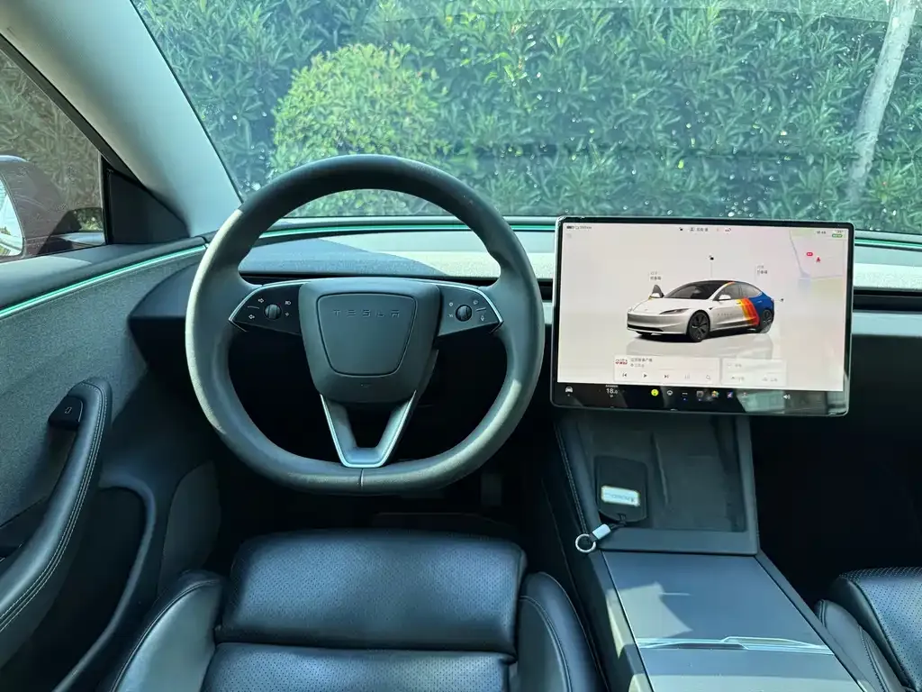 Tesla Model 3 — фото 3