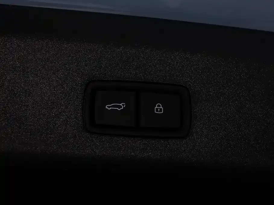Li Auto i8 — фото 7