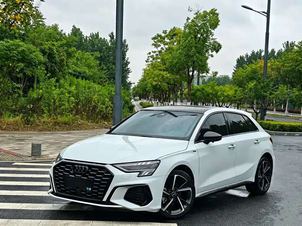 Audi A3 — фото 1