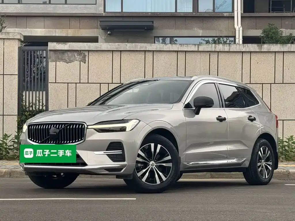 Volvo XC60 — фото 1