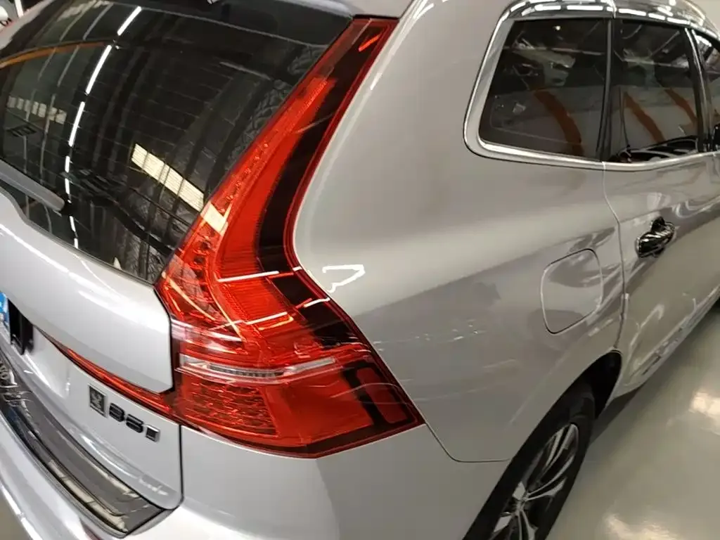Volvo XC60 — фото 10