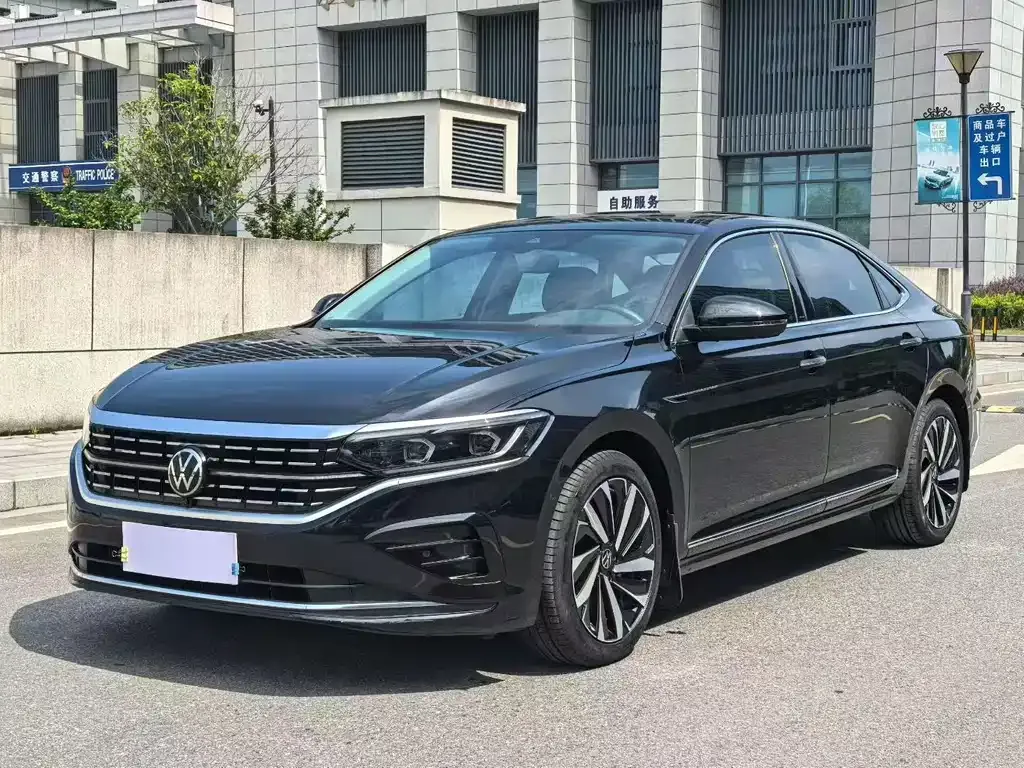 Volkswagen Passat — фото 1