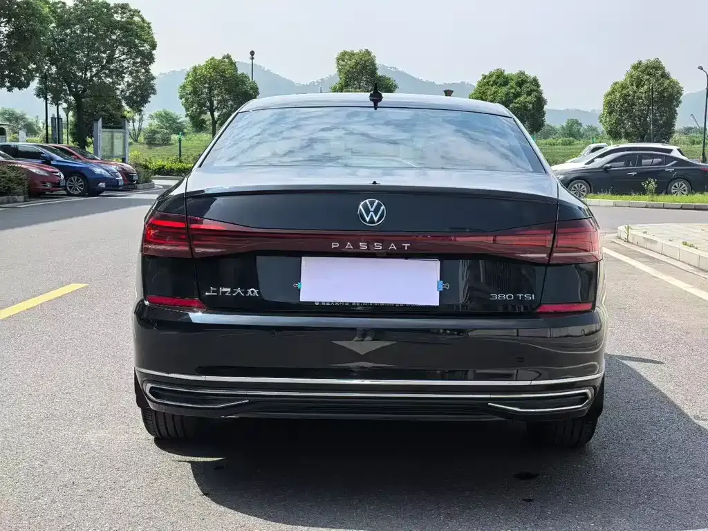 Volkswagen Passat — фото 9