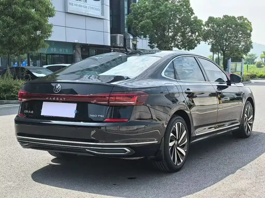 Volkswagen Passat — фото 7