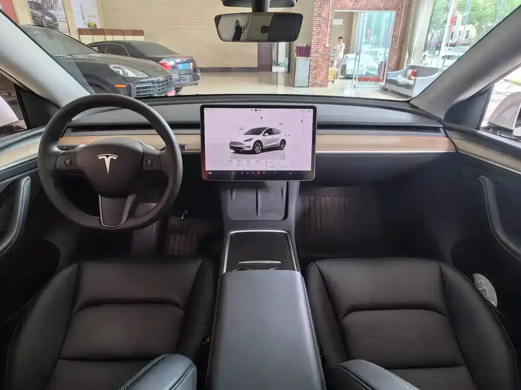 Tesla Model Y — фото 5