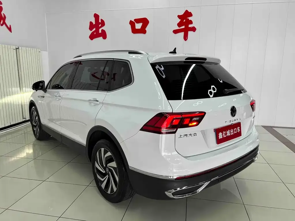Volkswagen Tiguan L — фото 2