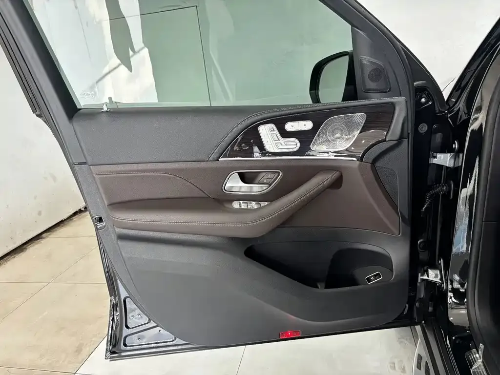 Mercedes-Benz GLS — фото 10