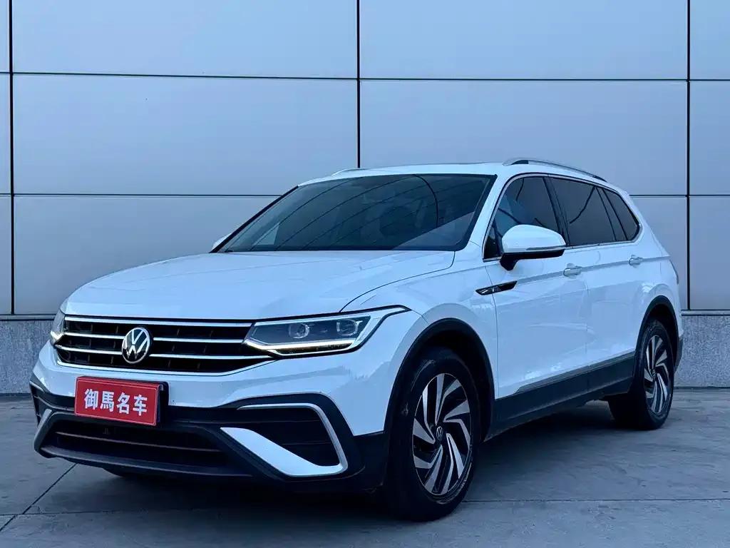 Volkswagen Tiguan L — фото 1