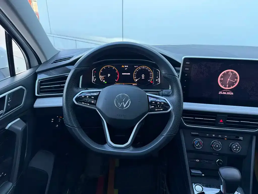 Volkswagen Tiguan L — фото 7