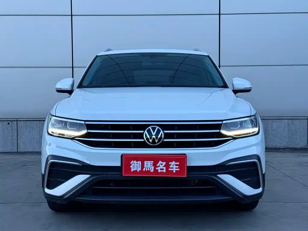 Volkswagen Tiguan L — фото 10