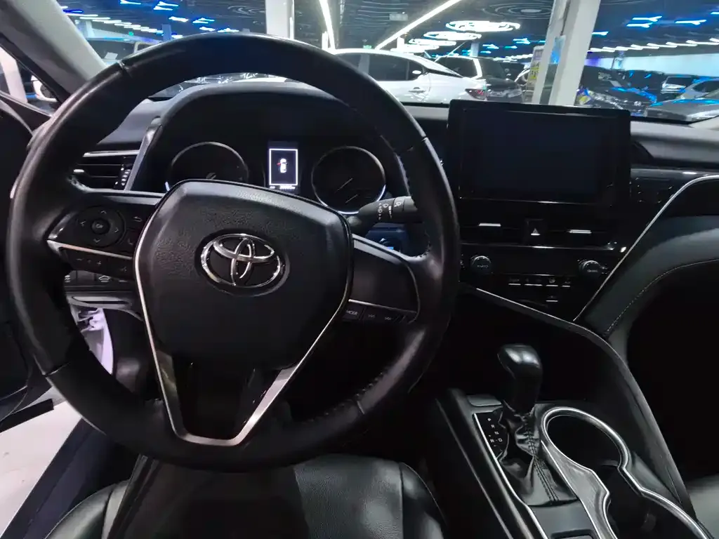 Toyota Camry — фото 5