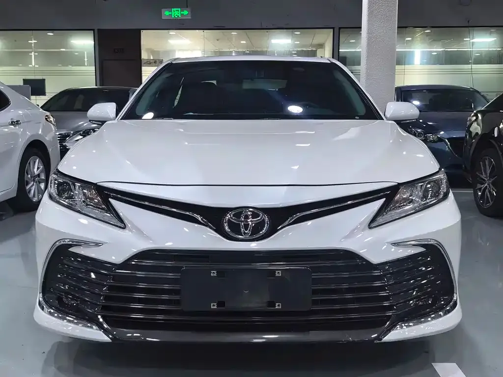 Toyota Camry — фото 7