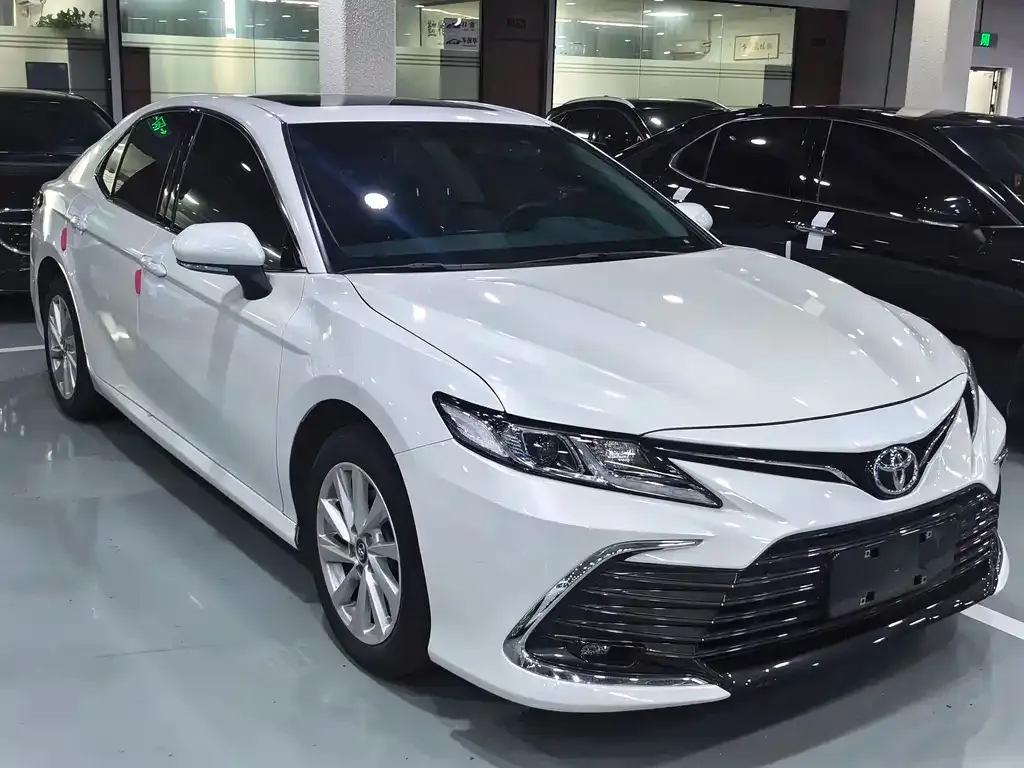 Toyota Camry — фото 10