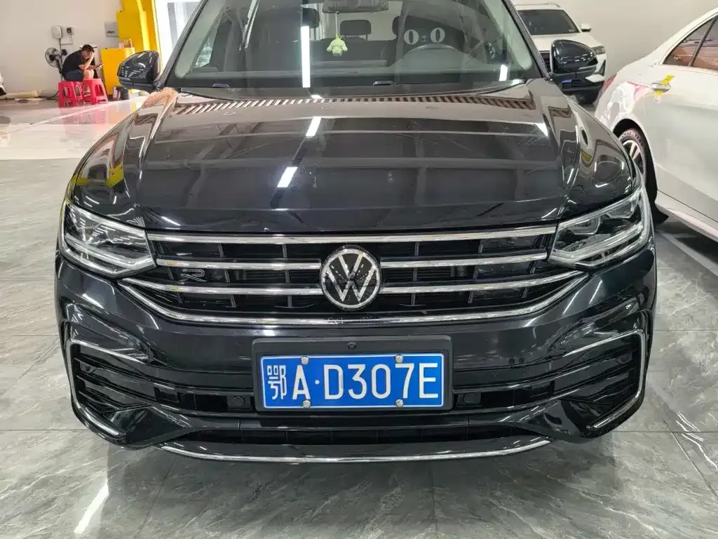 Volkswagen Tiguan L — фото 4