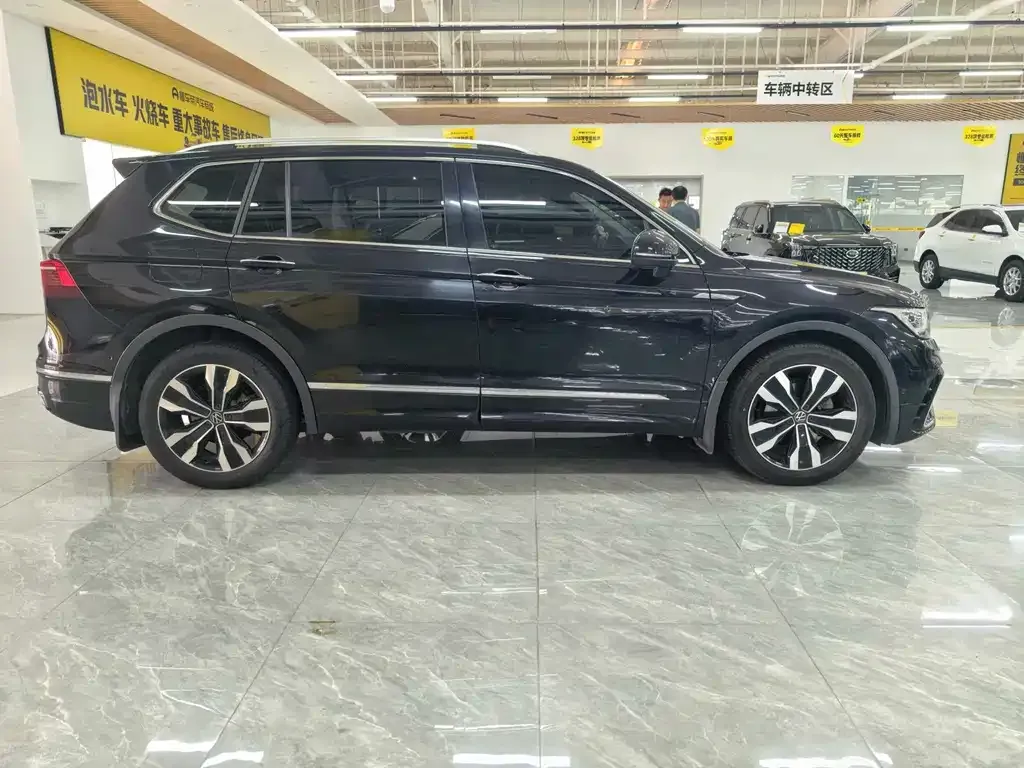 Volkswagen Tiguan L — фото 5