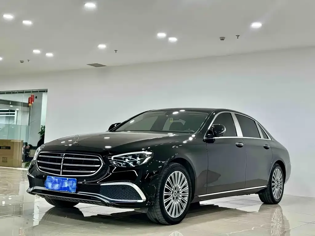 Mercedes-Benz E-Class — фото 1