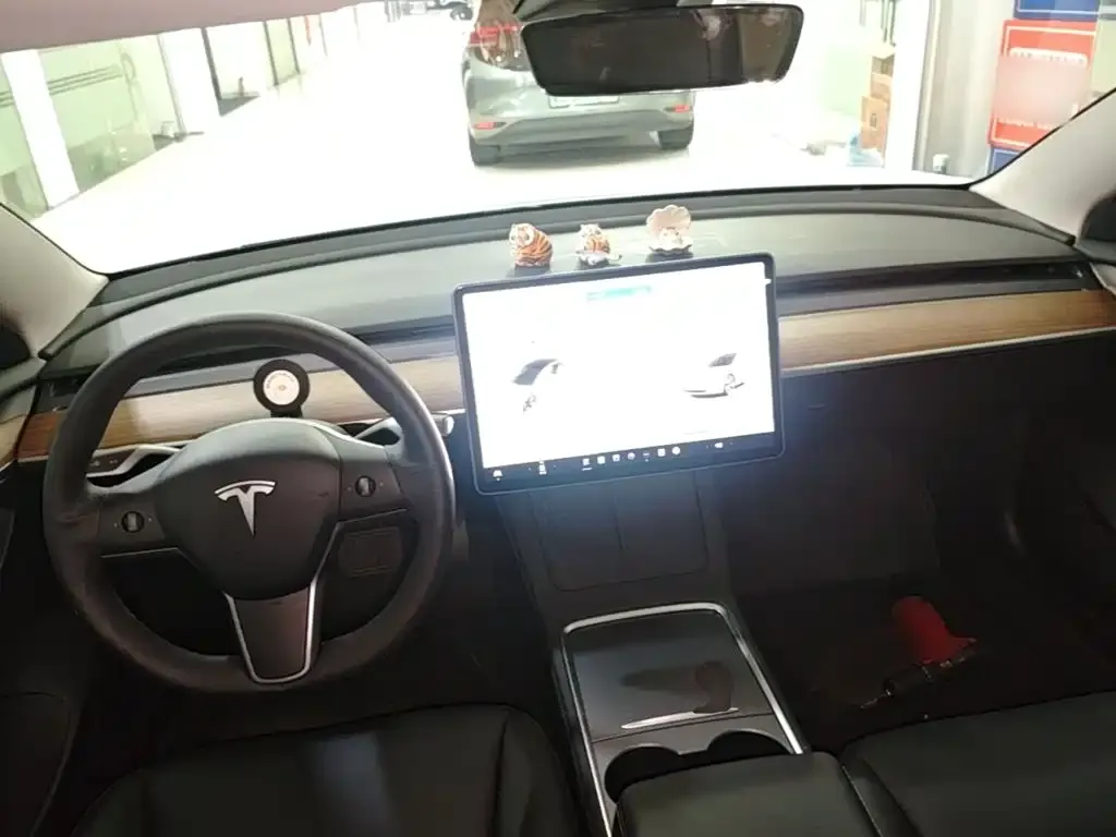 Tesla Model 3 — фото 9