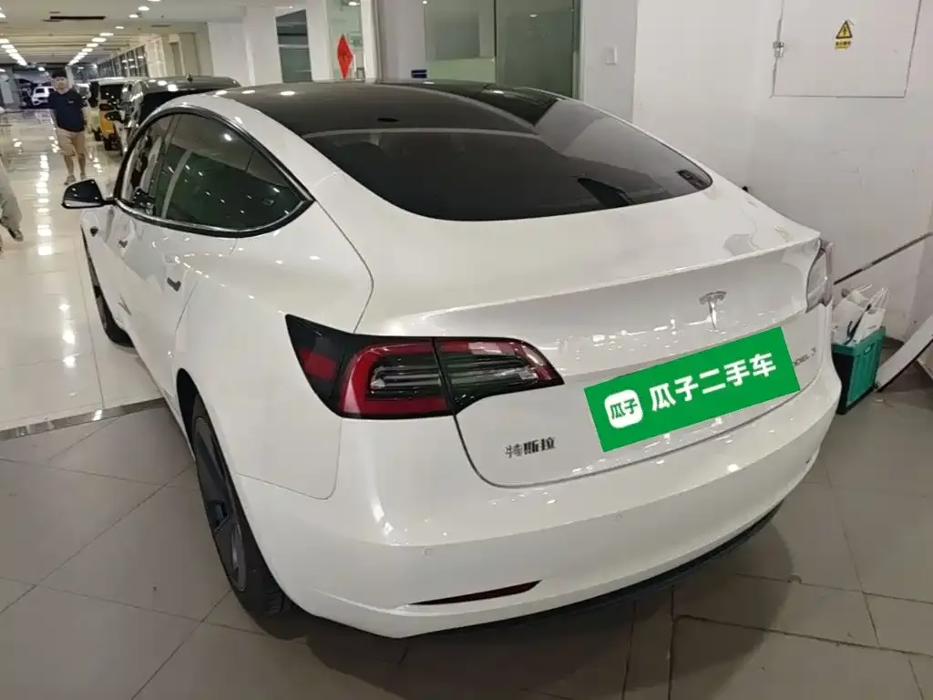 Tesla Model 3 — фото 6