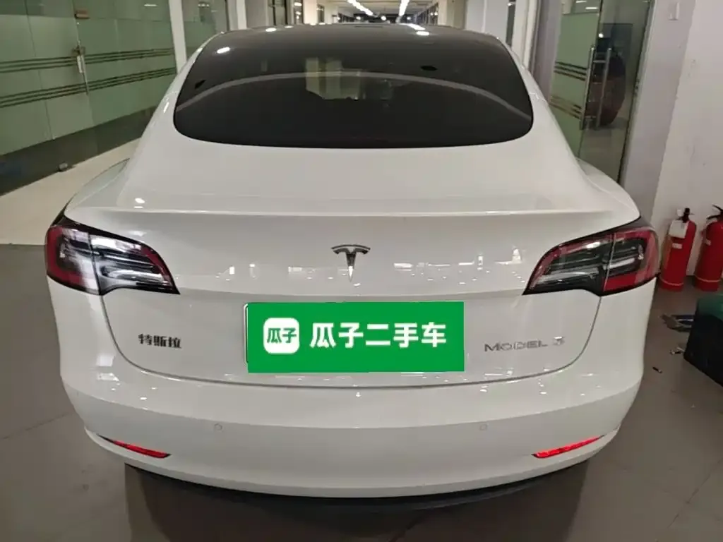 Tesla Model 3 — фото 4