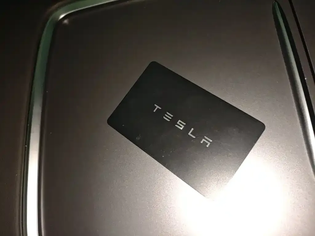 Tesla Model 3 — фото 8
