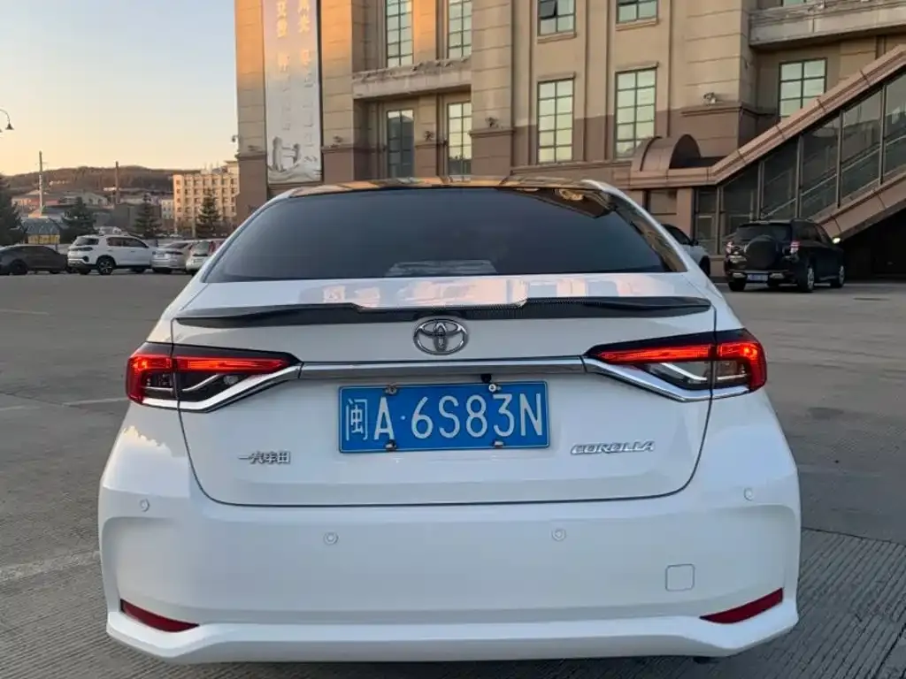 Toyota Corolla — фото 6
