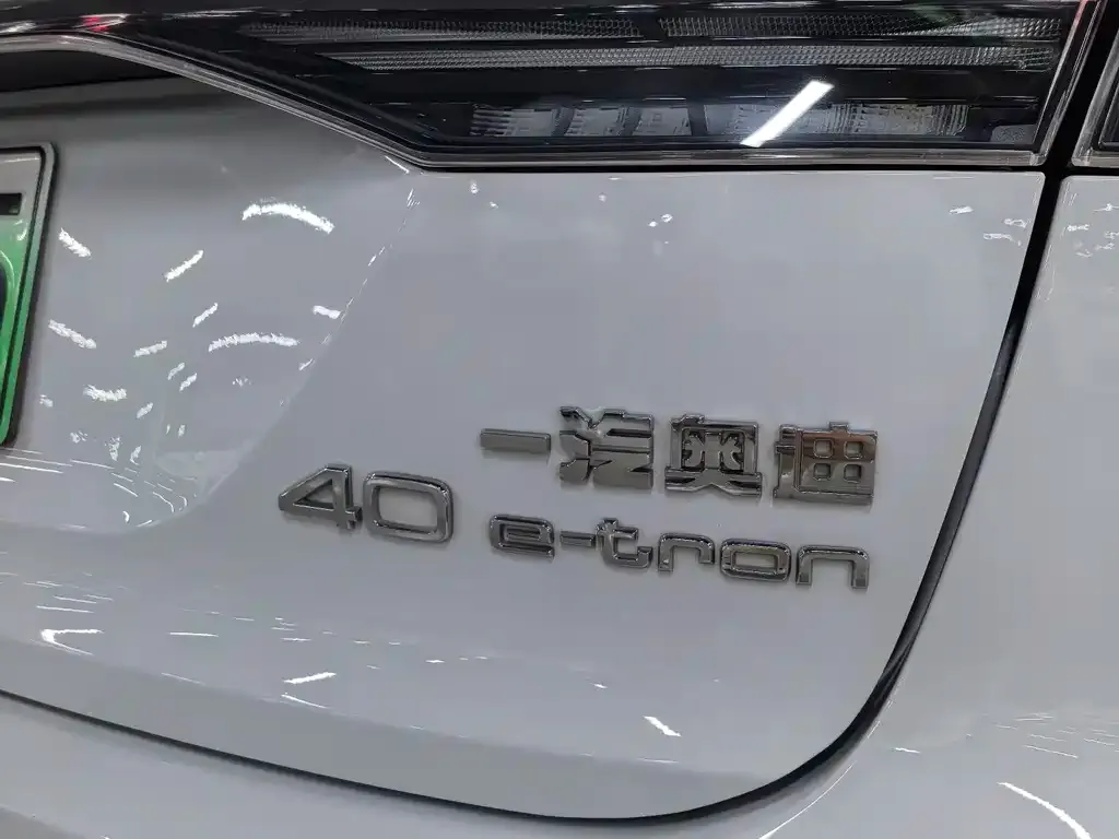 Audi Q4 e-tron — фото 3