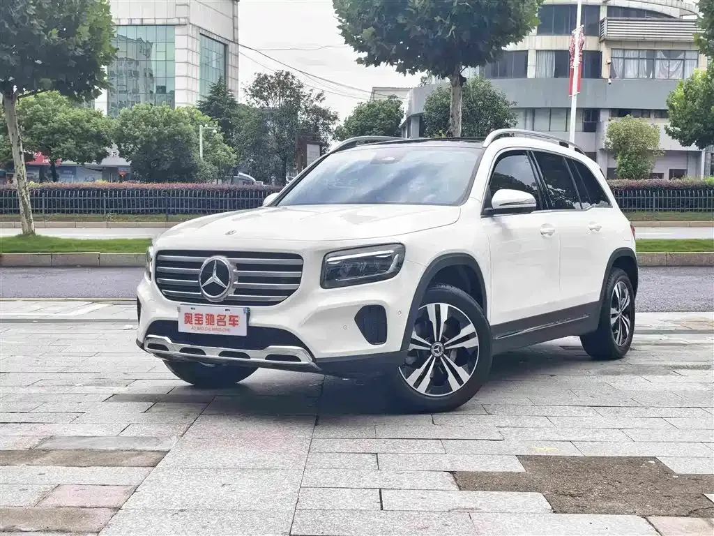 Mercedes-Benz GLB — фото 1