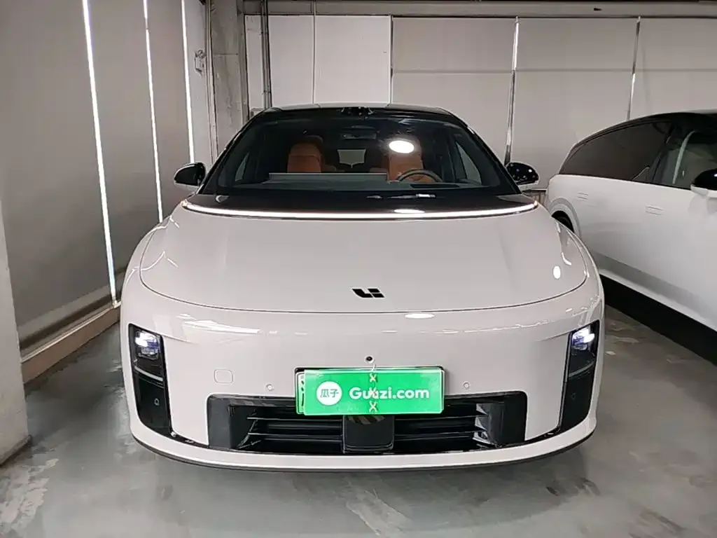 Li Auto i8 — фото 5