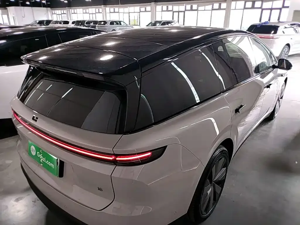 Li Auto i8 — фото 7