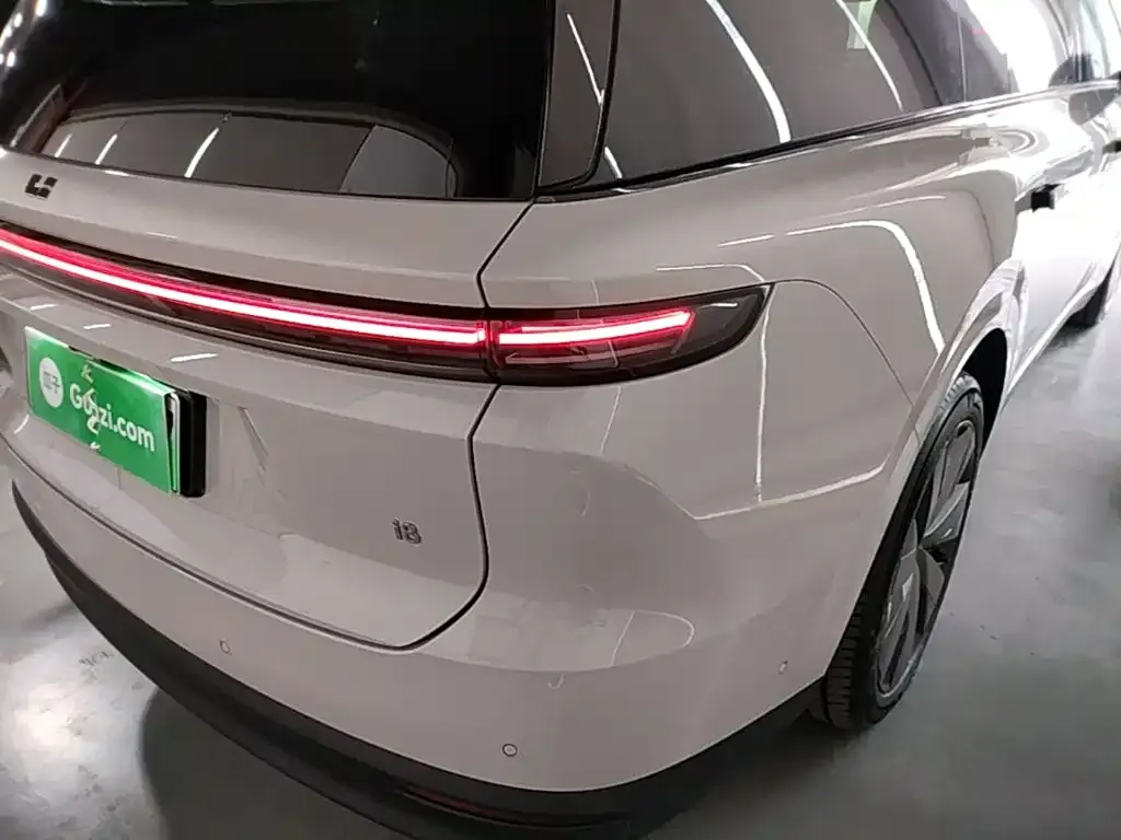 Li Auto i8 — фото 2