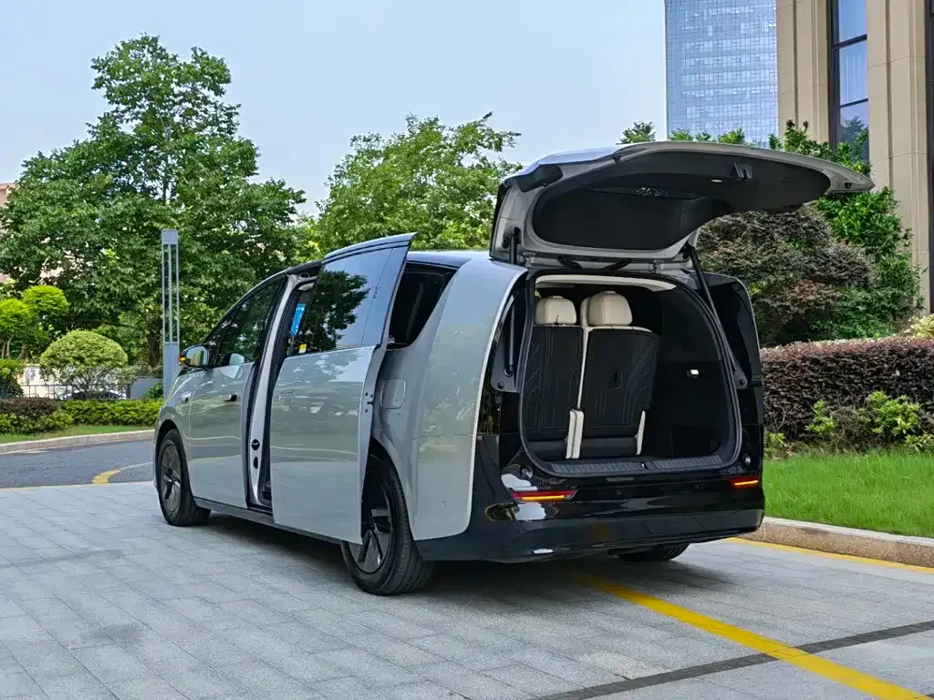 Li Auto MEGA — фото 7