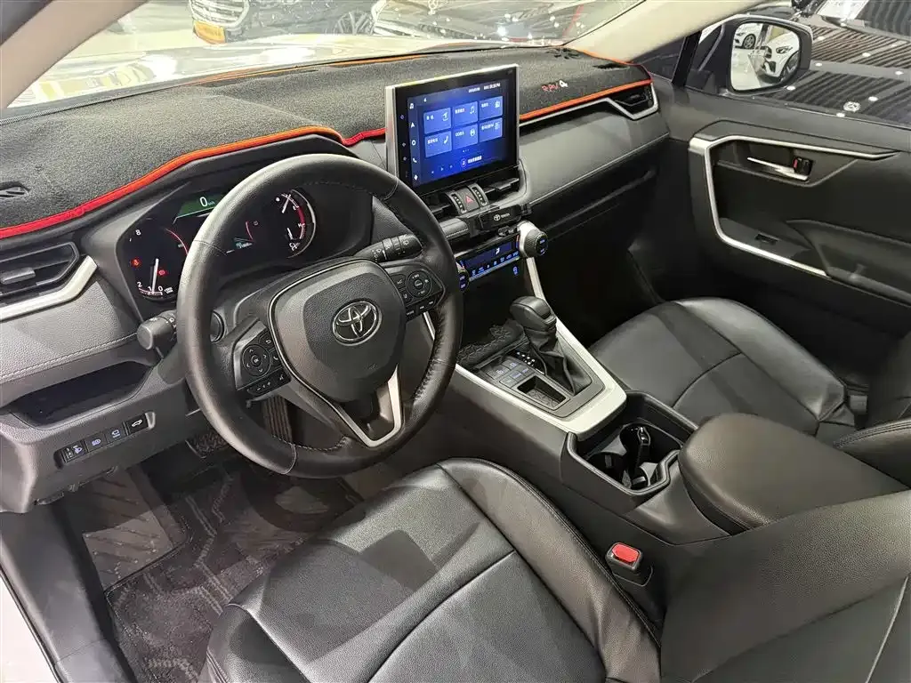 Toyota RAV4 — фото 6