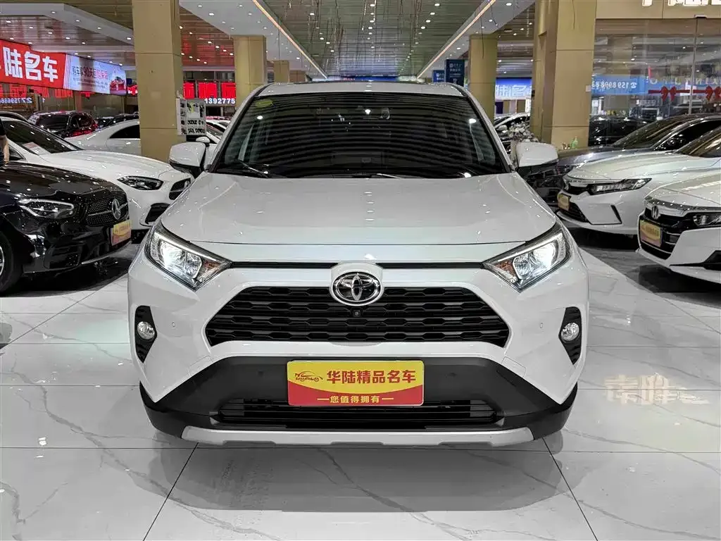 Toyota RAV4 — фото 9