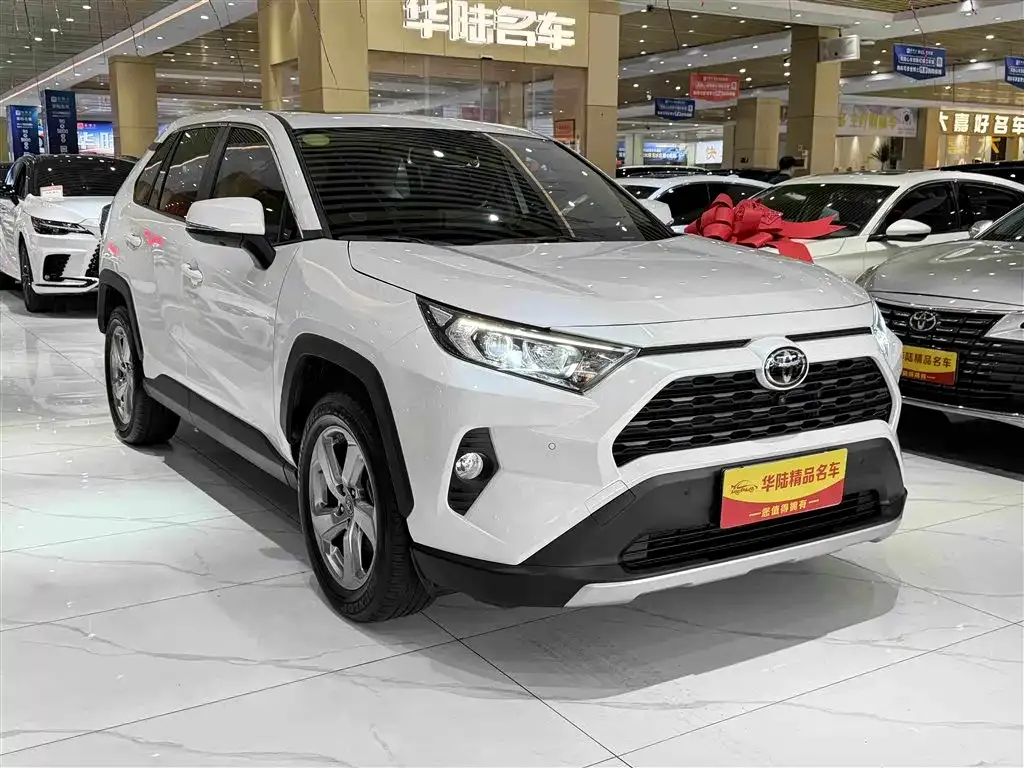 Toyota RAV4 — фото 3