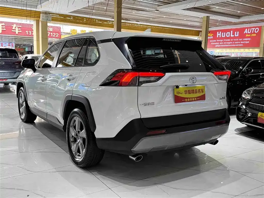 Toyota RAV4 — фото 5