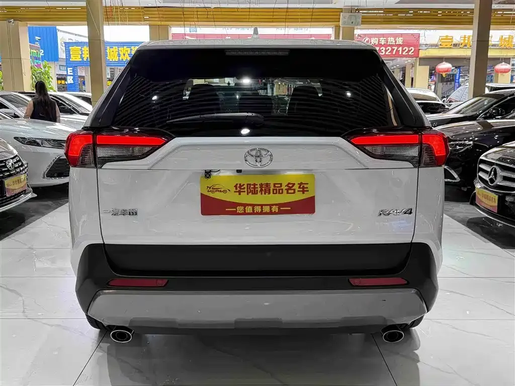 Toyota RAV4 — фото 10