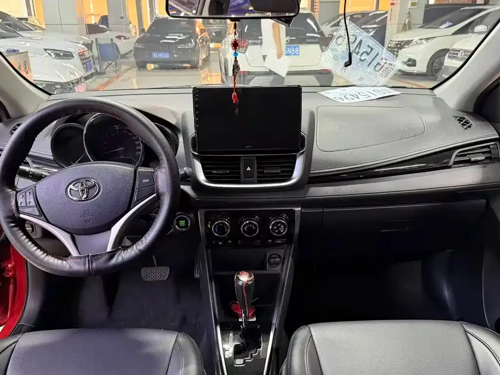 Toyota Yaris L — фото 7