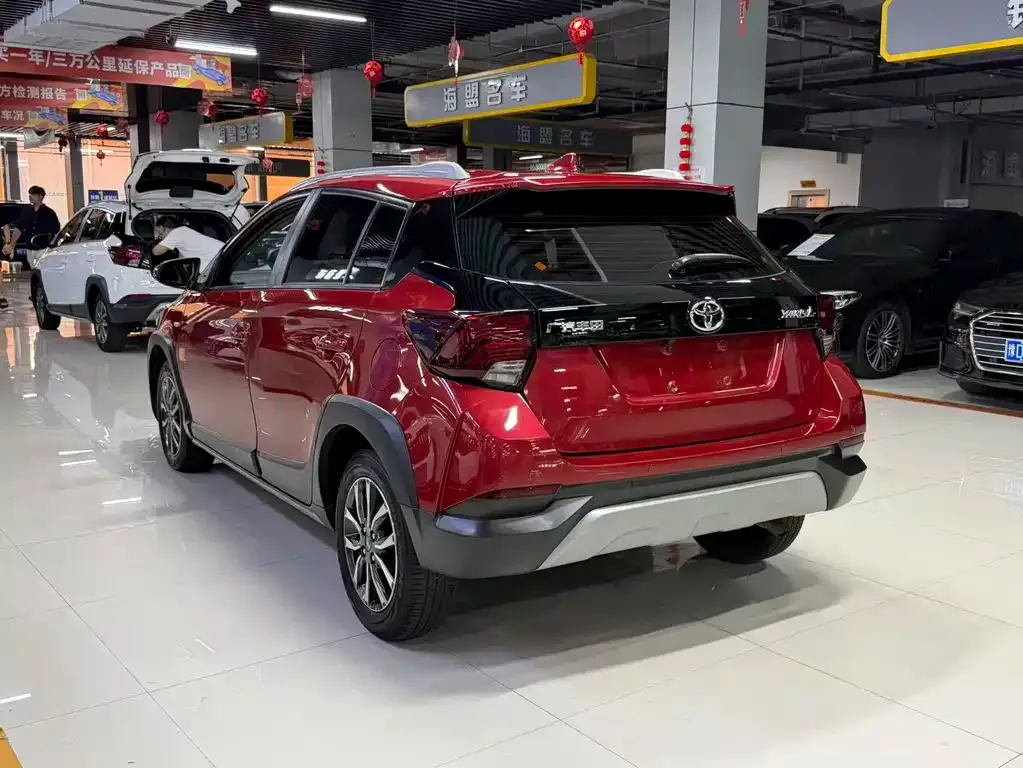 Toyota Yaris L — фото 4