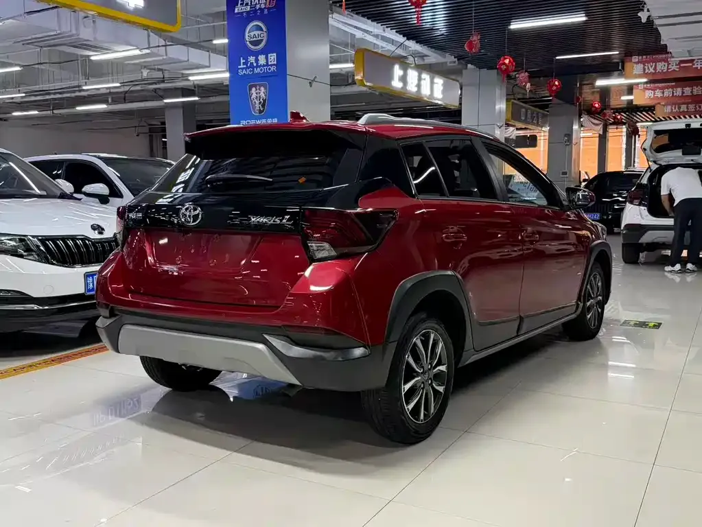 Toyota Yaris L — фото 2