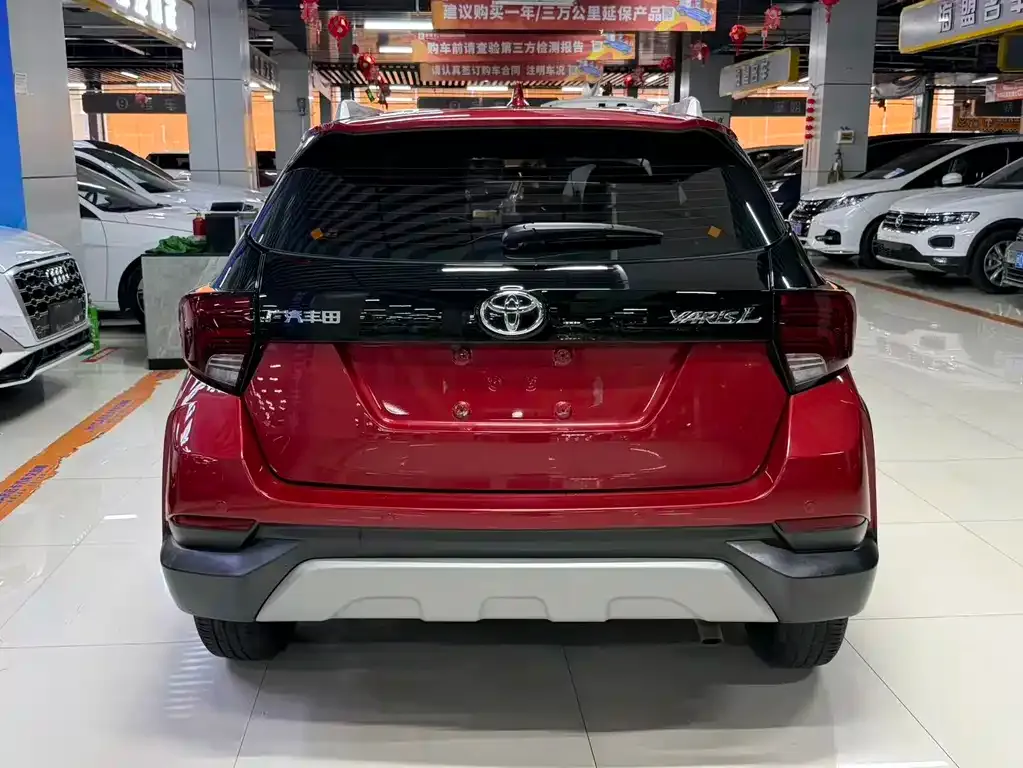 Toyota Yaris L — фото 5