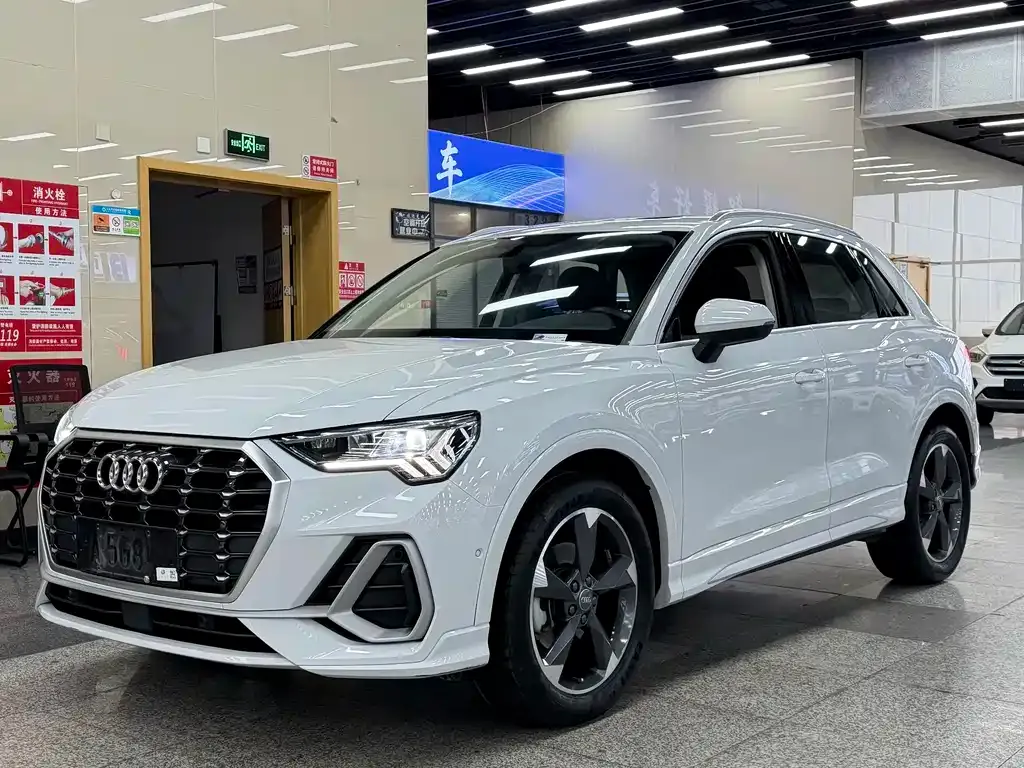 Audi Q3 — фото 1